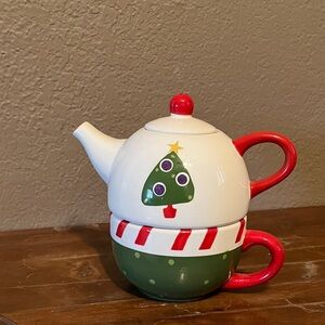 Pier 1, Christmas teapot and cup set, comes with lid.